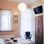 Kadetus Ξενοδοχείο με διαμερίσματα 2*