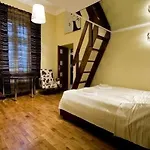Ξενοδοχείο με διαμερίσματα Kadetus 2*