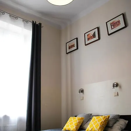 Ξενοδοχείο με διαμερίσματα Kadetus 2*