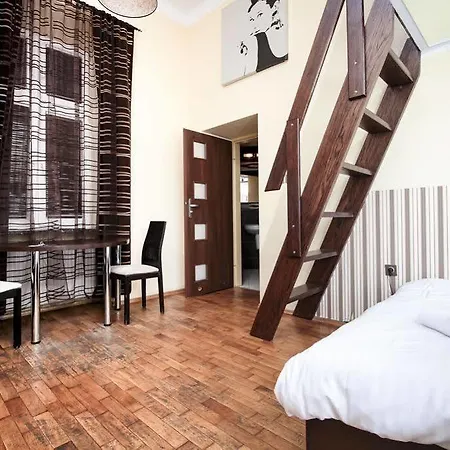 Kadetus アパートホテル 2*