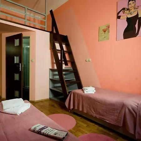 Kadetus アパートホテル 2*