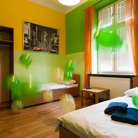 Kadetus アパートホテル