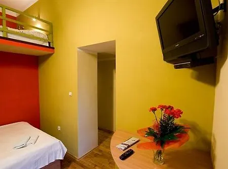 Kadetus アパートホテル